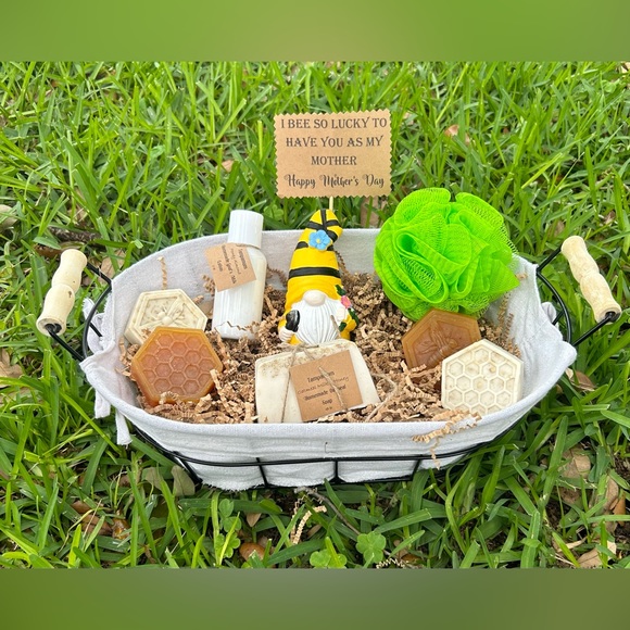 Mother’s Day Bee Pampering Basket - Picture 3 of 4